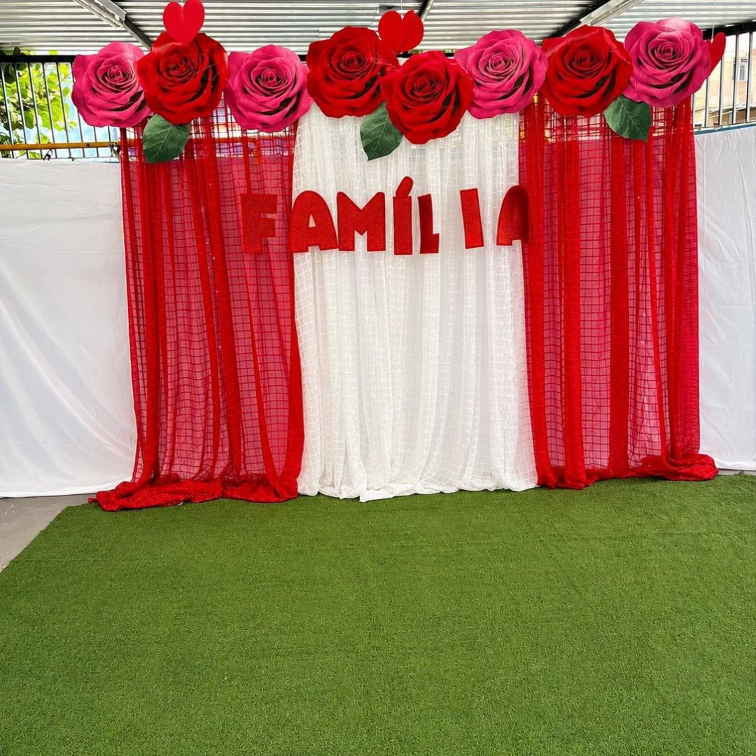Painel Decorativo FAMÍLIA com Flores Gigantes em PDF
